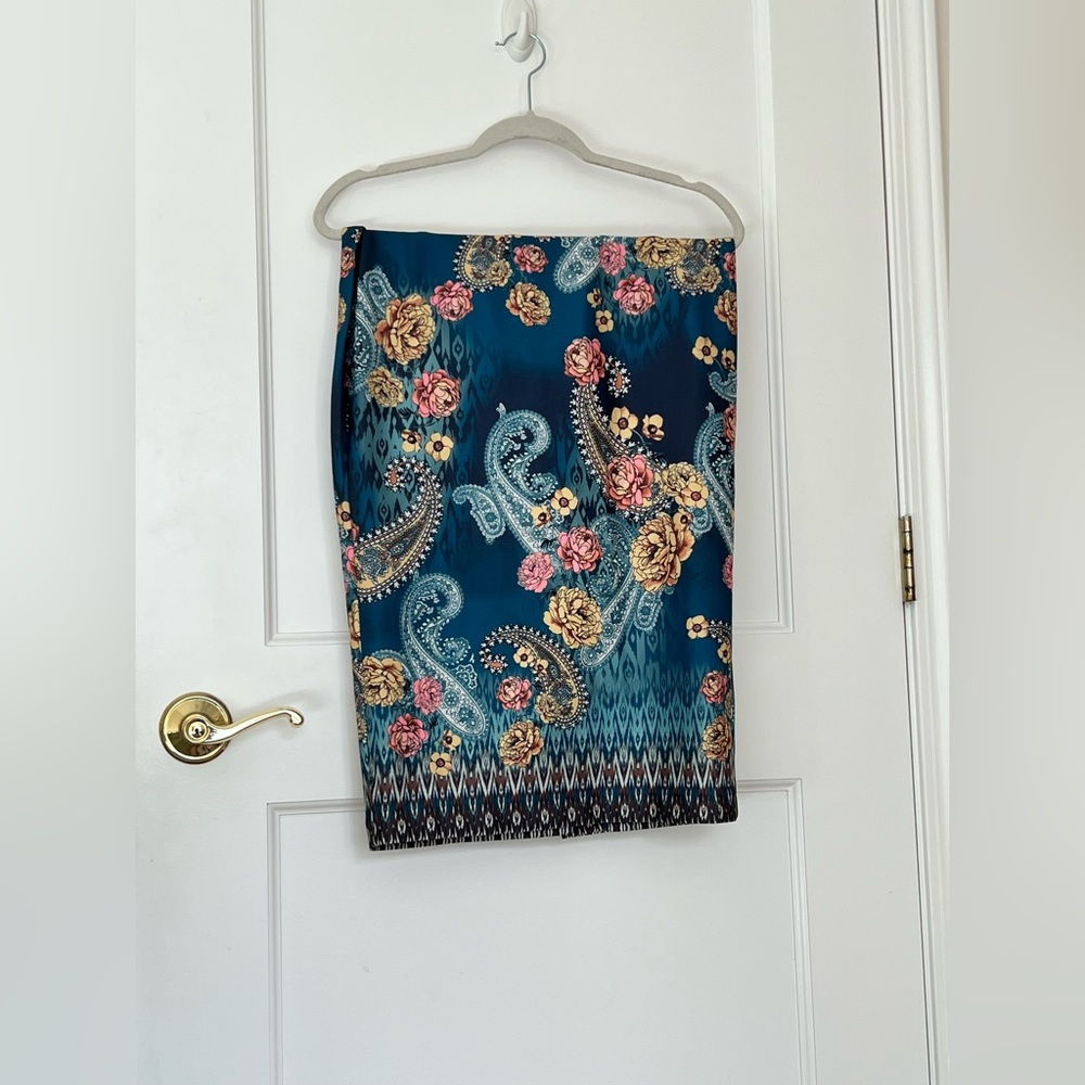 Floral Patterned Pencil Skirt